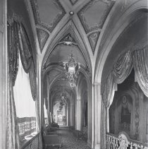 MO-Saint Louis-Ambassador Mezzanine Promenade